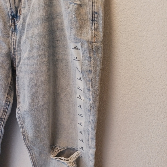 Old Navy Women Blue Jeans Boyfriend Mid-Rise Pants Distress Size 14 - Picture 4 of 8